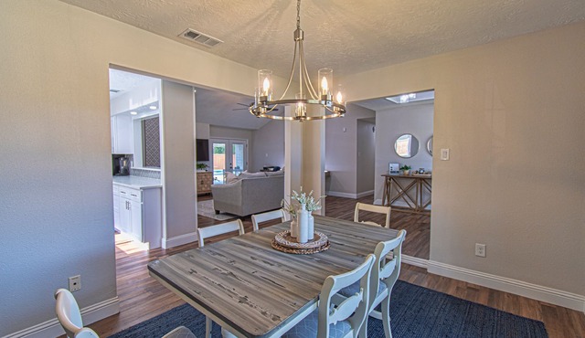 Seabrook Home 4-bed home-Pool & Hot Tub!