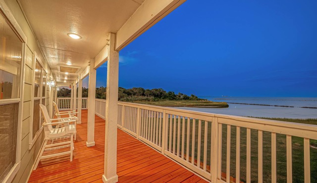 Seabrook/Kemah/Huge Deck, Games, Fishing/Pet-Friendly & Ready for Sun!
