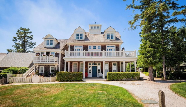 Seabrook's The Washington House: Dog Friendly!