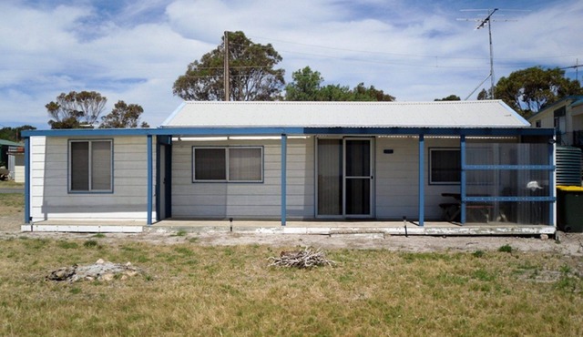 Seachange - Absolute Beach front. Off Peak Special!