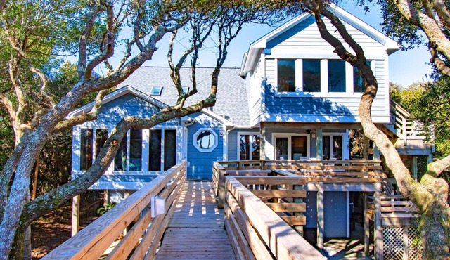 Seacluded Tree House, Oceanfront House in Pine Knoll Shores, NC!