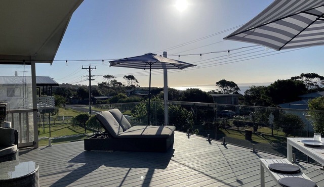 Seacombe Grove, Ventnor with open fire, balcony stunning ocean views