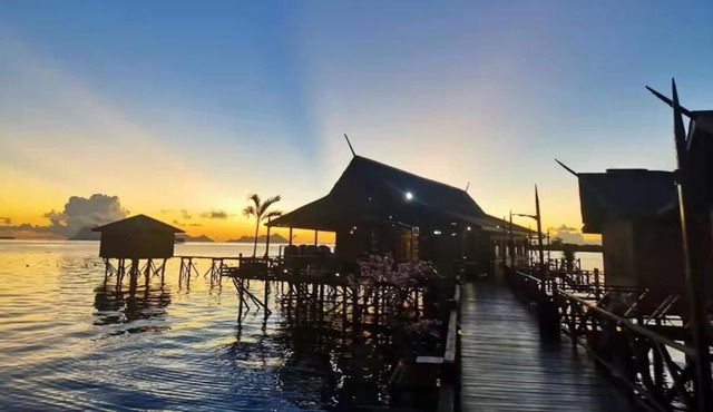 SeaCoral Water Chalet offers a terrace/ bacony . Guests can enjoy sea views.