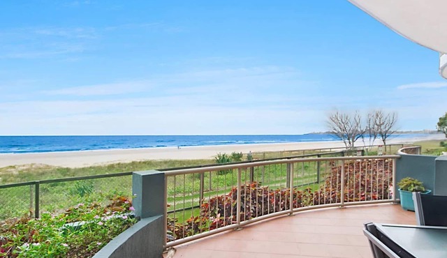 Seacrest 2 - Absolute Beachfront Tugun