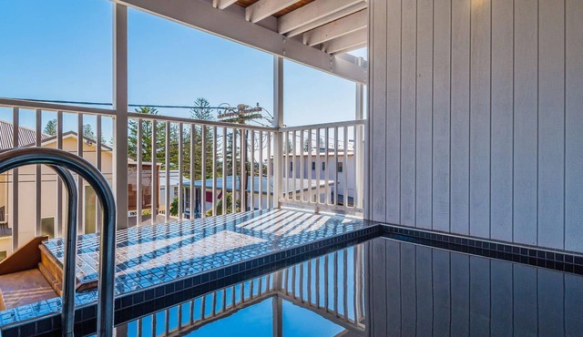 SeaCrest"Beautiful spacious pet friendly unit next to the ocean"