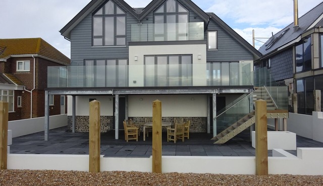 "Seacrest" Camber - beachside property with uninterupted sea views