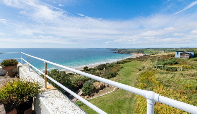 Seacroft Barton - Five Bedroom Apartment, Sleeps 10