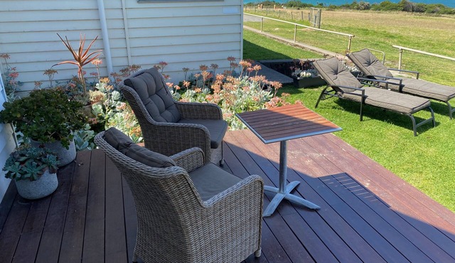 Seacroft Studio - Self Contained Apartment With Stunning Ocean Views