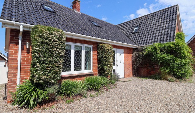 SEADRIFT, pet friendly, country holiday cottage in Westleton