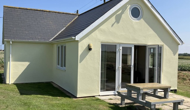 SEADRIFT, pet friendly, with open fire in Happisburgh, East Anglia