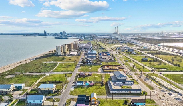 Seaesta Collective Water & Bridge Views Full Home Getaway