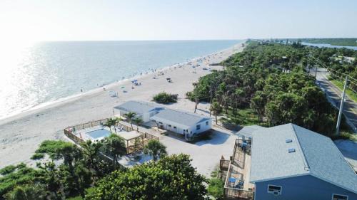 Seafarer Beach Resort - Ocean View with a Pool on the Beach