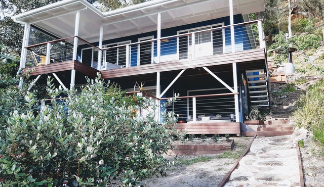 Seafarers Landing -Stunning views & relaxing vibe of the river. Boat access only