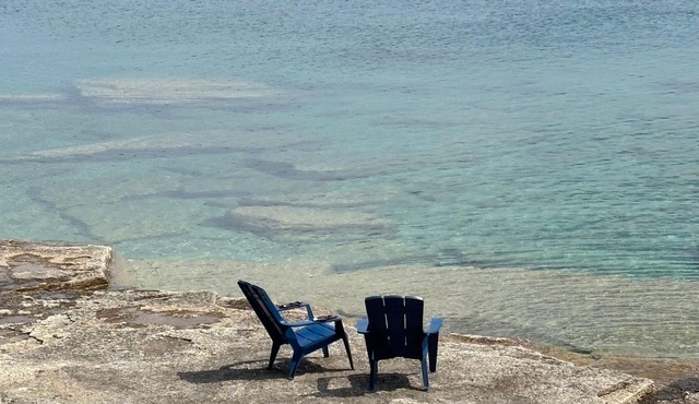 Seafari is a charming stone cottage on Georgian Bay with stunning bluff views, a flat rock shoreline, and a cozy bunkie. Perfect for relaxing, swimming, and exploring.