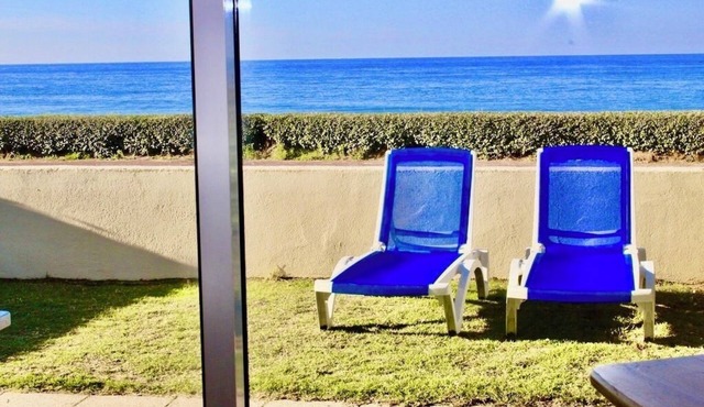SEAFRONT, Fanstatic 180° Sea View, High Standing, Garden, Private Parking
