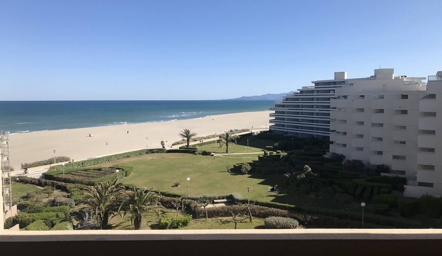 Seafront apartment, no road to cross. Exceptional view, 10 m2 terrace