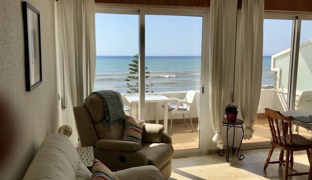 Seafront apartment in stunning position