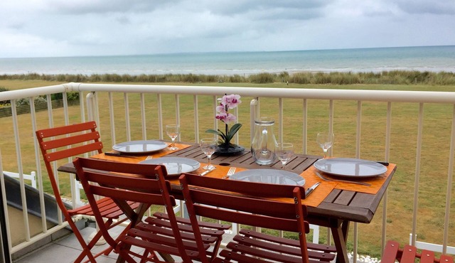 Seafront apartment in Jullouville