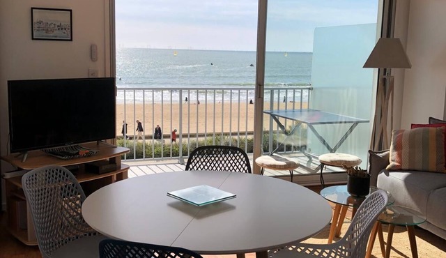 Seafront apartment La Baule/Pornichet. Beach at the foot of the building!