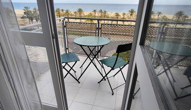 Seafront apartment: live the experience!