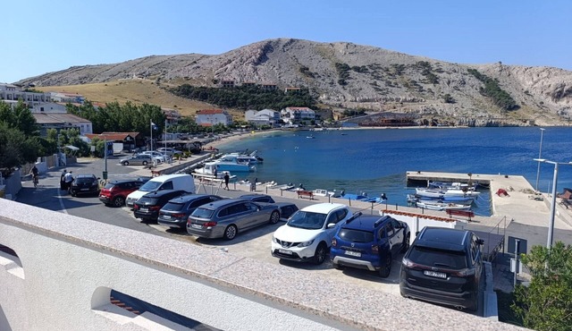 Seafront apartment Valla 3