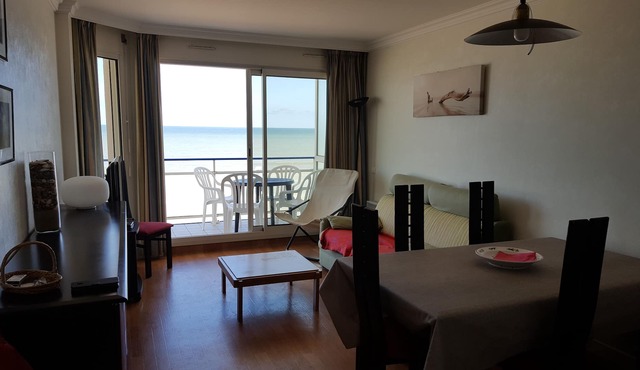 Seafront apartment with breathtaking view