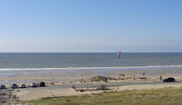 Seafront Apartment with Balcony, Parking & Elevator in Merlimont