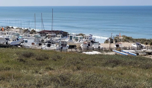 Seafront Apartment with Balcony - 6 People, Parking, Wi-Fi, Elevator