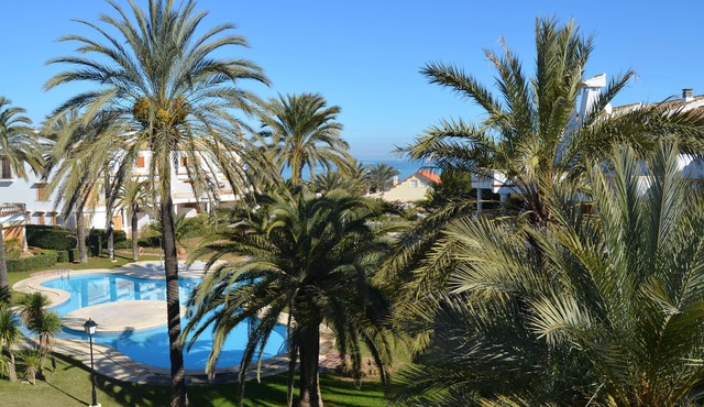 Seafront apartment with wifi, 2 bedrooms, 2 air conditioning units, 2 pools, mountain and sea views