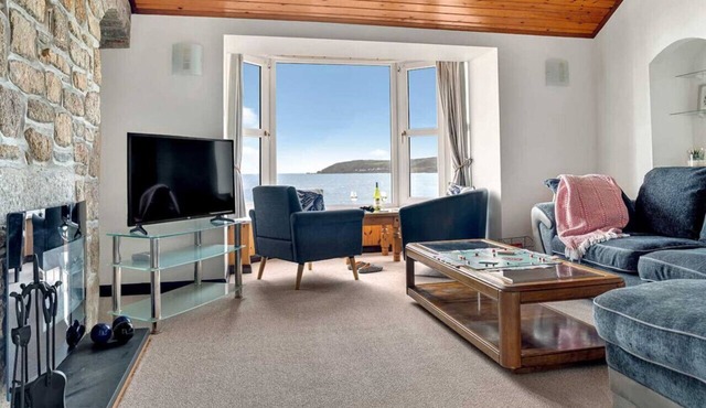 Seafront Cottage Sleeping 6 Near Jubilee Pool