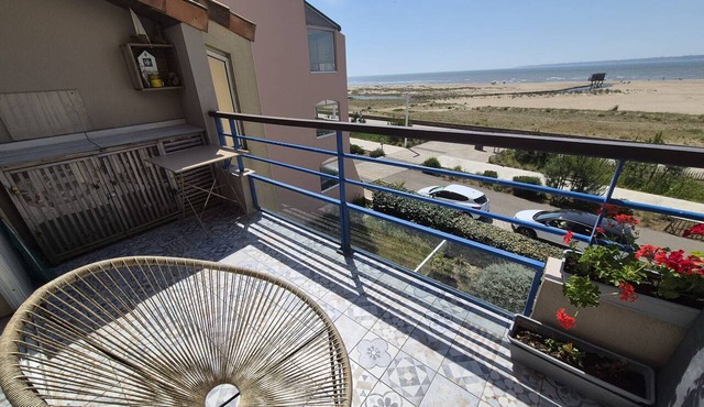Seafront Apartment with Balcony, Near Saint-Brevin-les-Pins Center