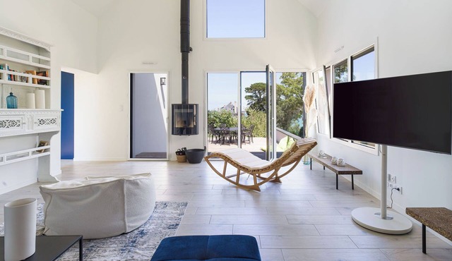Seafront 4* Villa – Unique and Exotic Escape
