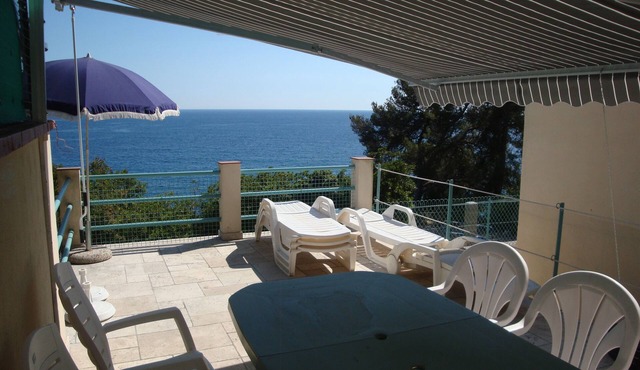 Seafront villa, magnificent location