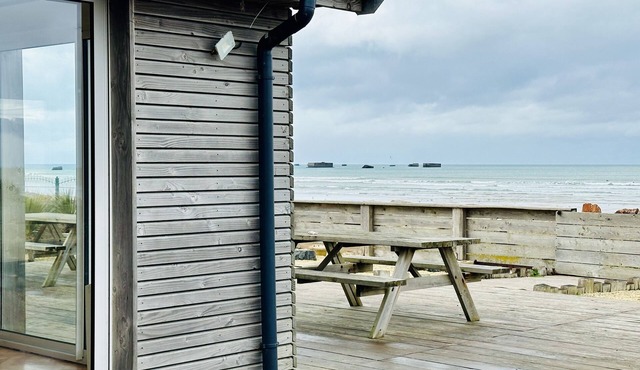 Seafront house, exceptional view of D-Day beach, Arromanches