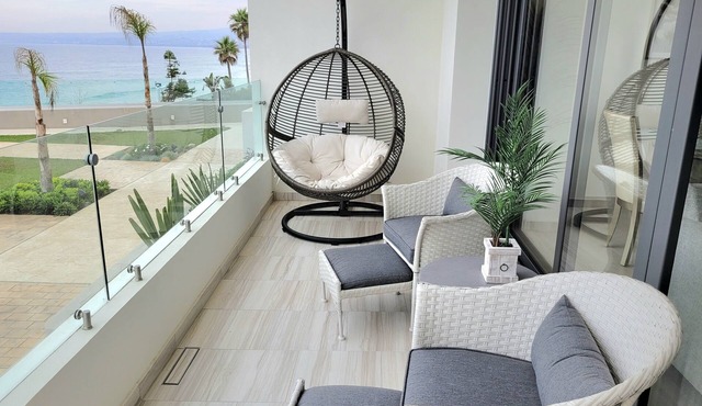 Seafront Luxury Condo Pool Jacuzzi