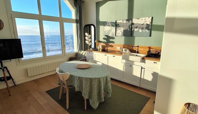 SEAFRONT PANORAMIC SEA VIEW APARTMENT CLASSIFIED 3*NEW 2025 ALL COMFORTS