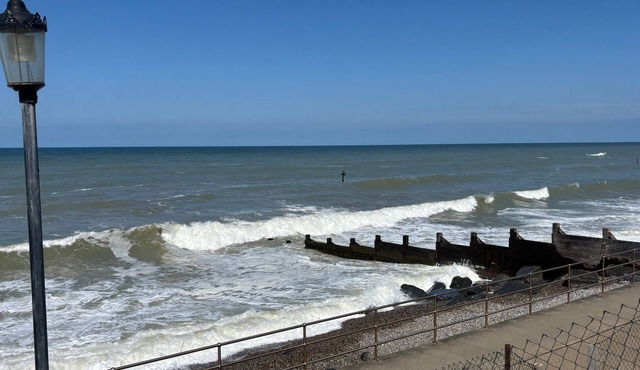 Seafront Sheringham 1 bed Apt Sleeps 4 - 1xdog