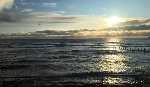 Seafront Spacious 3 bedroom Apartment with private secure parking and free wi-fi