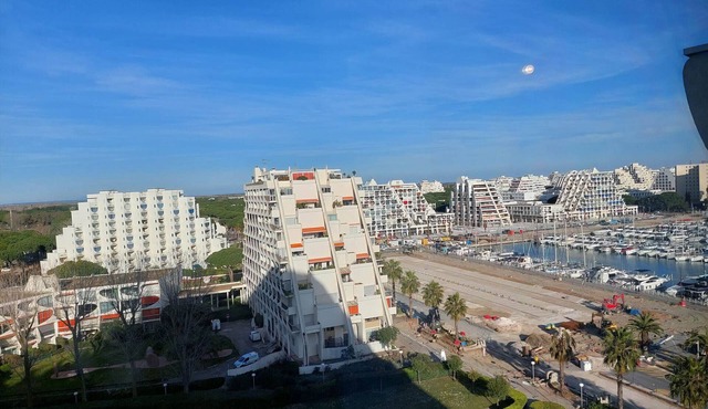 Seafront Studio with Parking in La Grande Motte