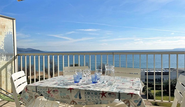 Seafront studio with private parking - Le Lavandou