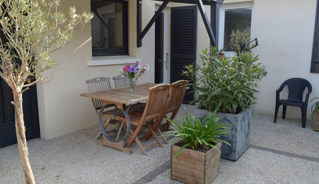 Seafront villa 50 meters from the beach