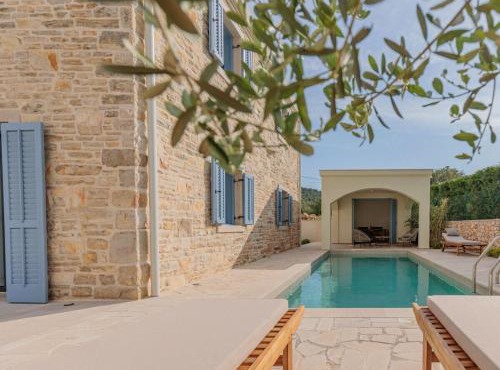 Seafront Villa Adriatica with pool