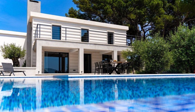 Seafront Villa Serenita