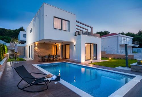 Seafront Villa Trogir Deluxe Jevan 6 Beautiful Bedrooms Private Pool