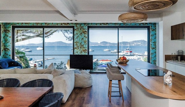 Seafront Villa*Waterfront-Sea Acces-Giens Peninsula-Sea and Mountain Pleasure