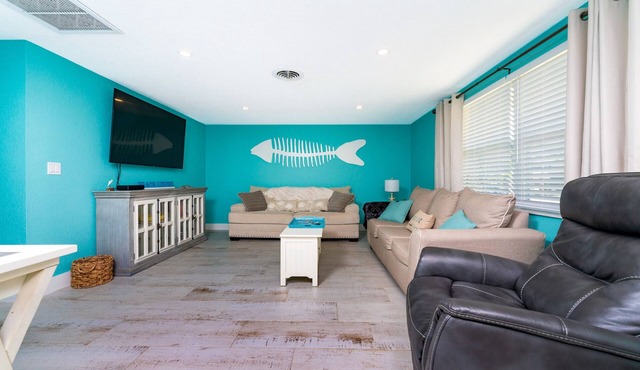 Seaglass Inn at the Beach Shack Just one block from the beach!