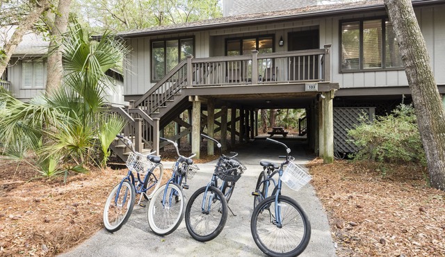 SeaGlass Kiawah – Stylish Cottage Steps from Beach, Pools & Golf