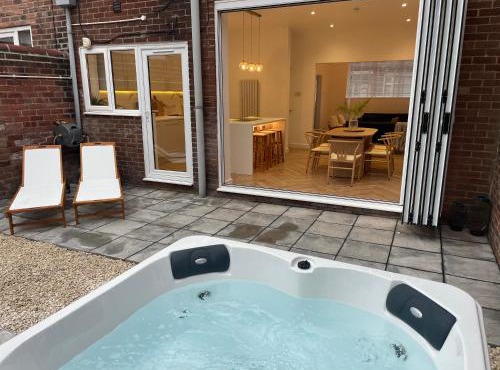 Seaglass No2 - Luxury 3 bed with optional hot tub