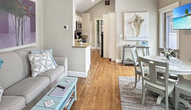 Seaglass Village 217 - Barefoot Escape: Cozy 2-bedroom condo in Wells, Maine.