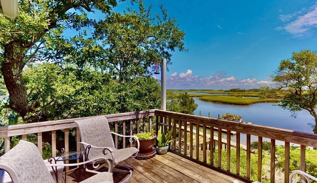 Seaglass - Waterfront, Incredible Views of BHI Creek, 3 Suites, Pool, Kayaks, BHI Club+Golf, Dogs OK
